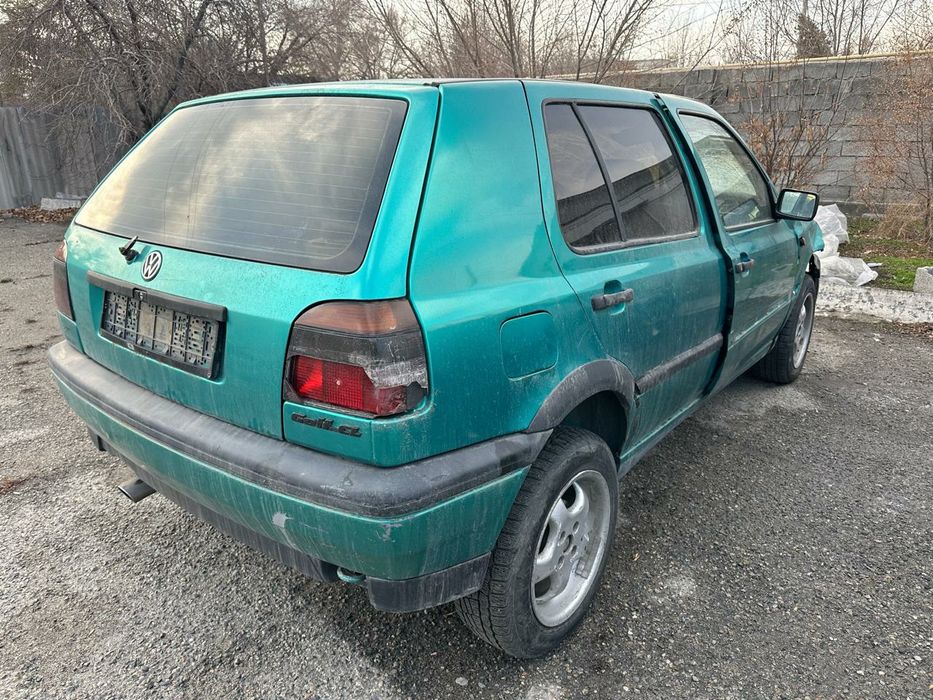 Продам кузовоные части  от гольф 3