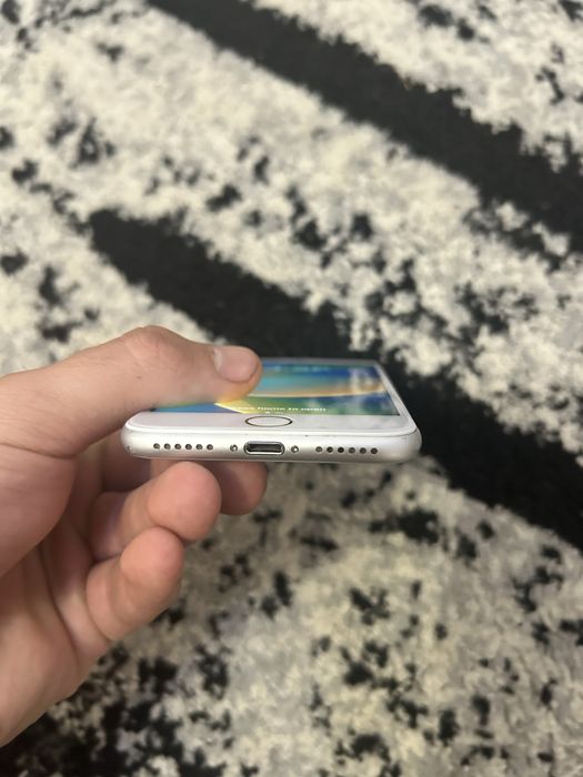Vând iPhone 8 64gb