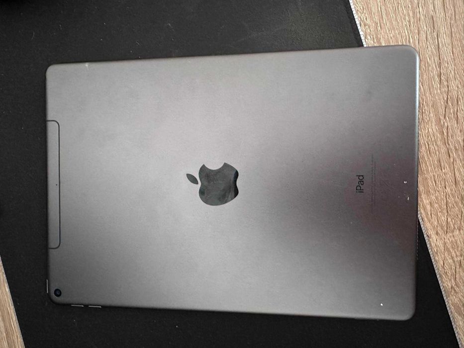 Таблет iPad Air 3 256GB Cellular + WiFi модел A2123. НОВА БАТЕРИЯ!