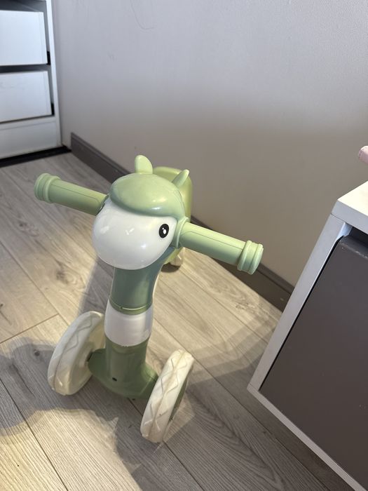 Детские машинка и толкалка