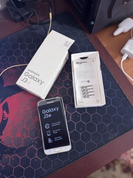 Продам телефон Samsung Galaxy J 3