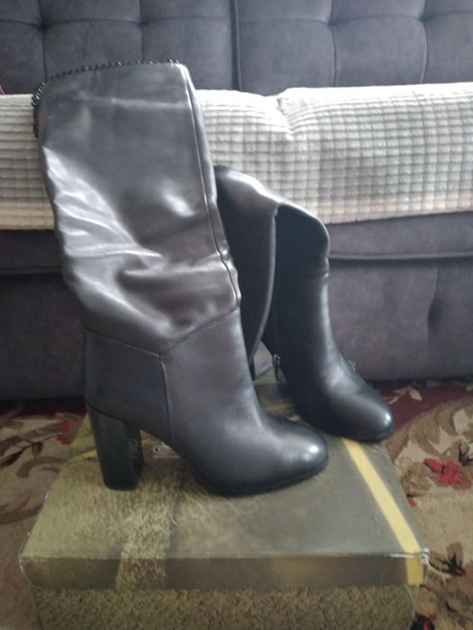 Продам кожаные зимние сапоги.