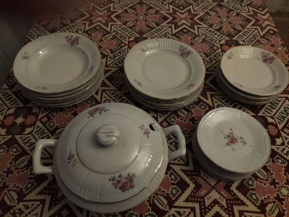 Нов порцеланов сервиз от втората половина на 20 век