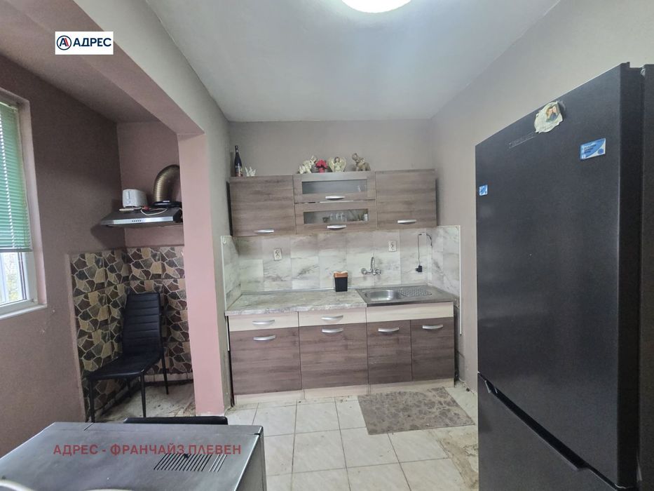 Продава се Двустаен апартамент в Плевен, Сторгозия - 60 кв.м за 1250 €/кв.м - Снимка #2