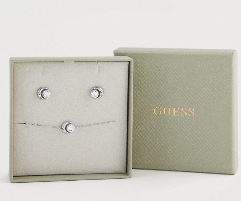 Дмаски комелкт обеци и гривна Guess
