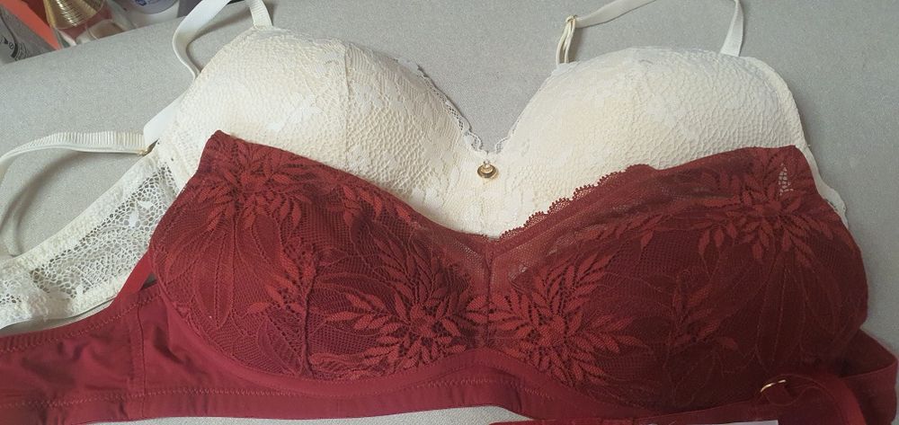 30 lei 2 sutiene noi mărimea 70B, marca TEX