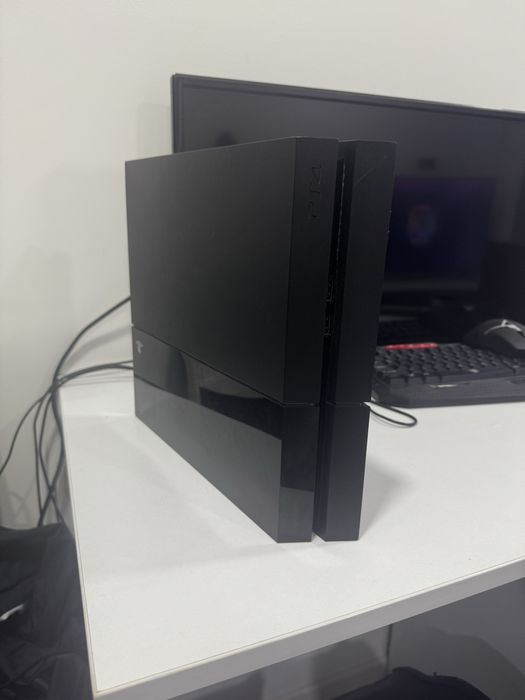 Ps4,2 controllere 10 jocuri