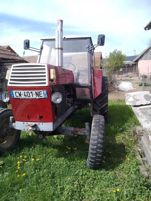Vând tractor folosit .