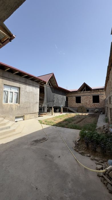 Nazarbek xarakat mahallada 4sotix uy karopka xolatda