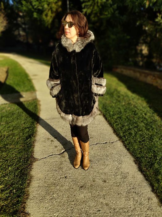 Blana naturala de Nurca cu guler de vule argintie si gluga L-XL(Nr13)