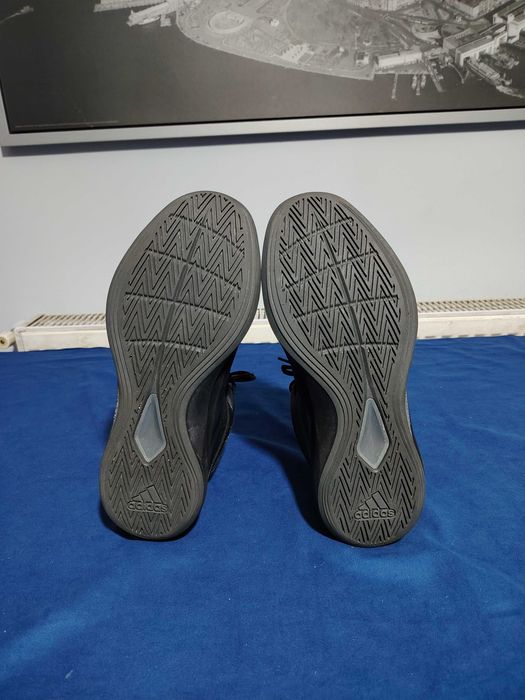 ADIDAS basketi, mărimea 45 1/3, interior talpă 29 cm.