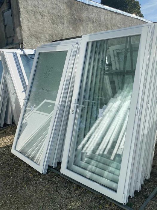 Usi termopan noi cu panel si sticla