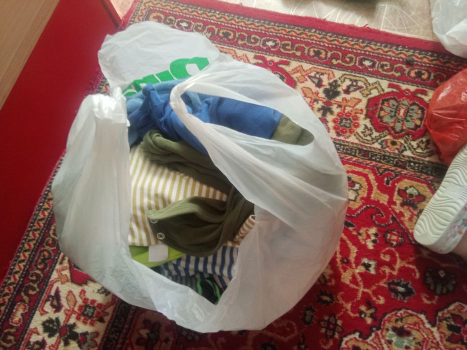 Отдам даром вещи на мальчика