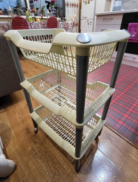 Универсальная этажерка из пластика