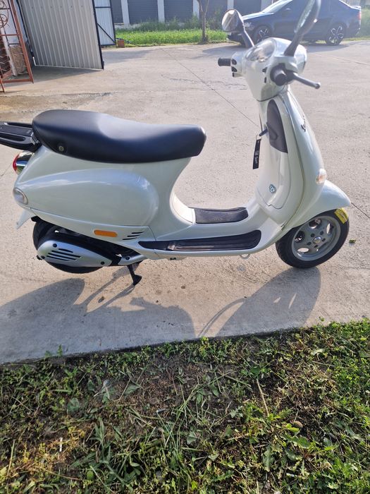 Piaggio Vespa   ET4  125