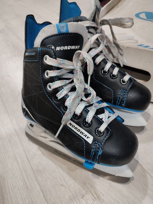 Коньки продаеться ! Детский максимальный размер 33 !