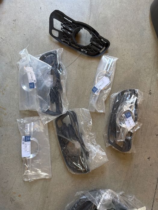 Части за Брония на Мерцеде w204