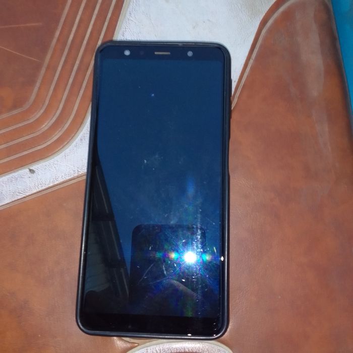 Samsung A7 2018 xotira 64gb