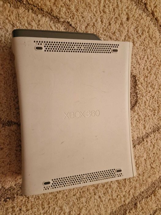 Xbox 360 modat Gta V, Fifa 19, 23 jocuri incluse