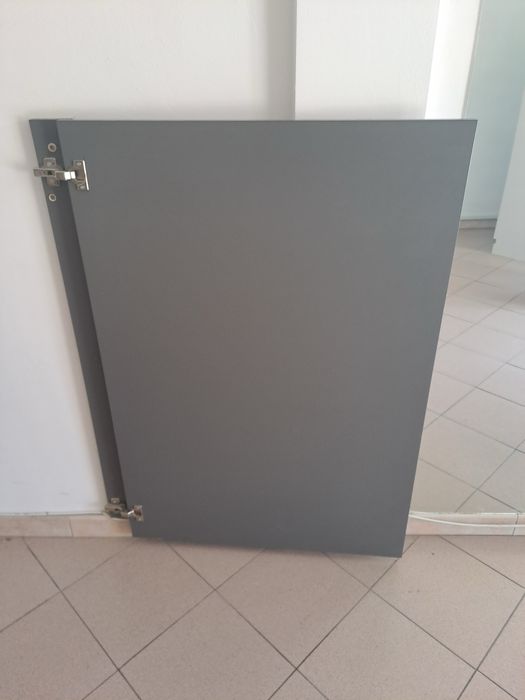 Продавам минимално използвано бюро