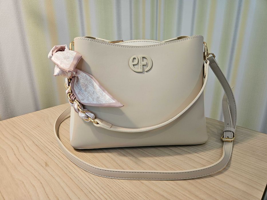 Нова дамска кожена чанта PUAFELI LY94 beige бежово кремаво еко кожа златна раница две дръжки презрамки луксозен модел