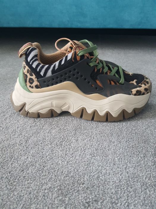 Обувки BAFFALO нови