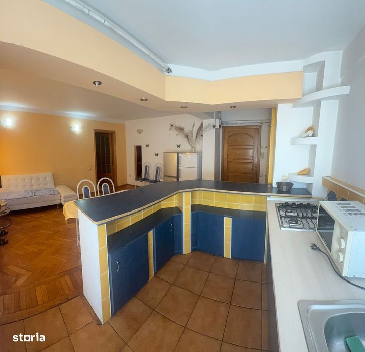 Apartament semidecomandat, Centru – Revoluției, etaj 1, mobilat!