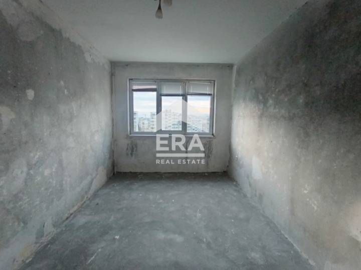 Двустаен среден апартамент с панорама към Варненското езеро и югозапад