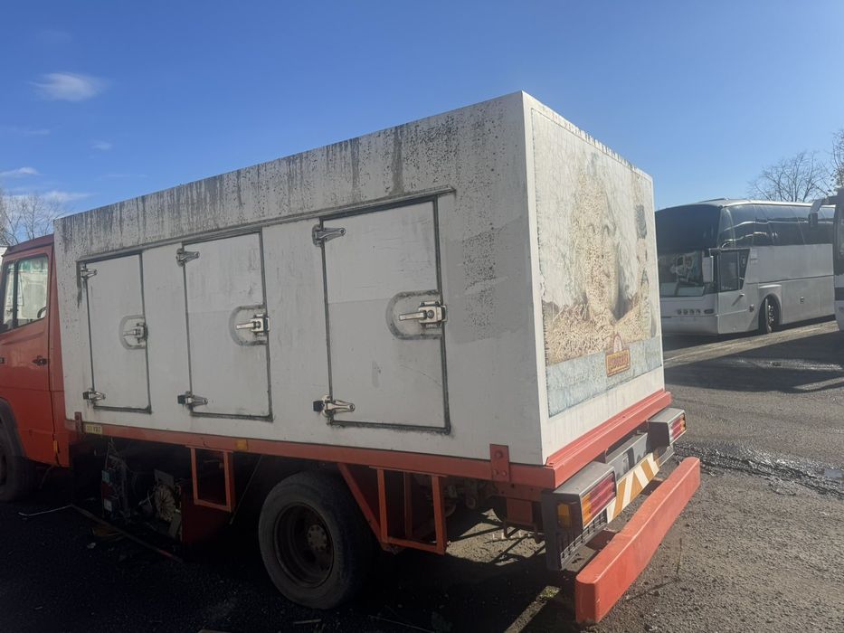 Хладилен дебелостенен фургон