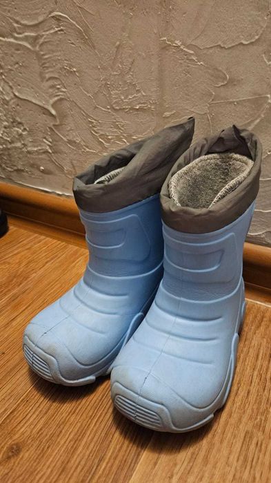 Продам детские сапоги