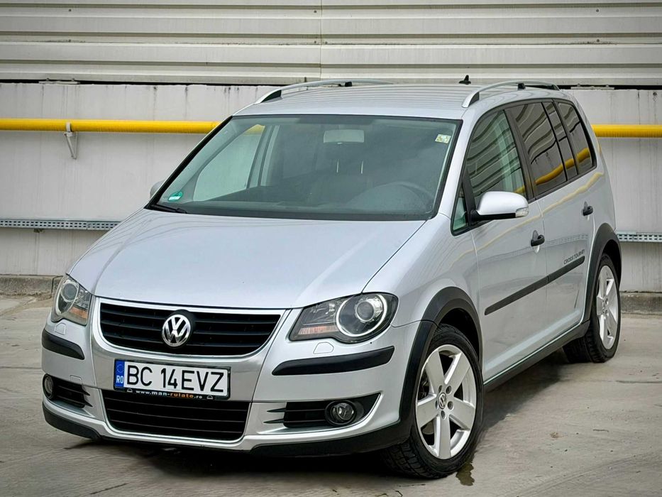 Volkswagen Touran Cross 2008 2.0 TDI 140CP | Clima | Scaune încălzite | Xenon | Pilot |