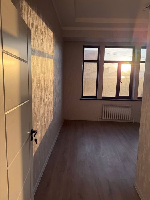 Продаётся 2 комнатная квартира, 116 квм, с ремонтом, Янгиюль, Нов