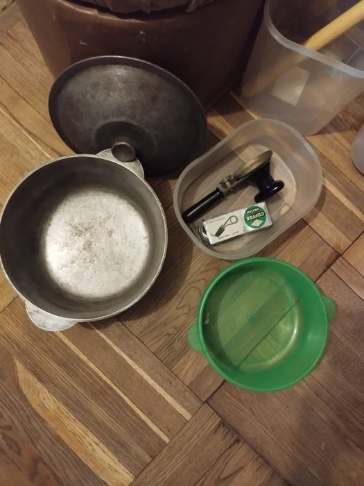 Продам казан литров 6- 7 и другое недорого.цены договорные