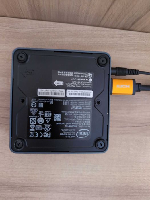 Vând Mini PC Intel (NUC) Next Unit of Computing NUC10I5FNK2