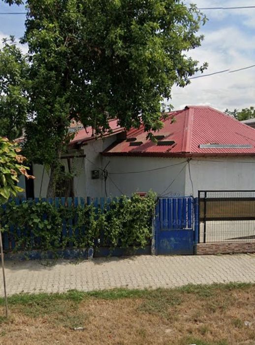 Vând casă bătrânească