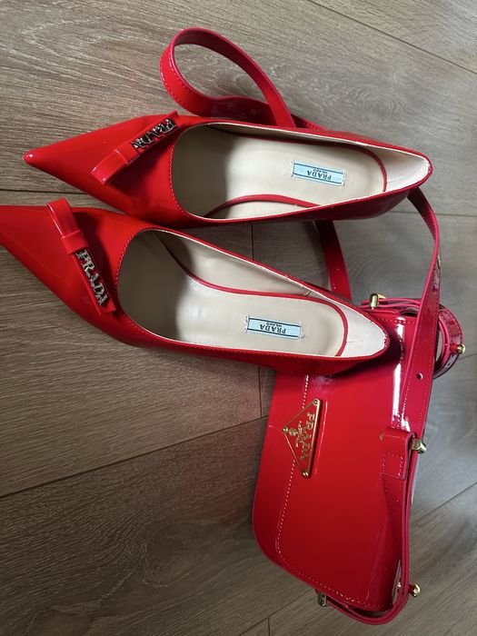 Geanta Prada noua  si Pantofi Prada