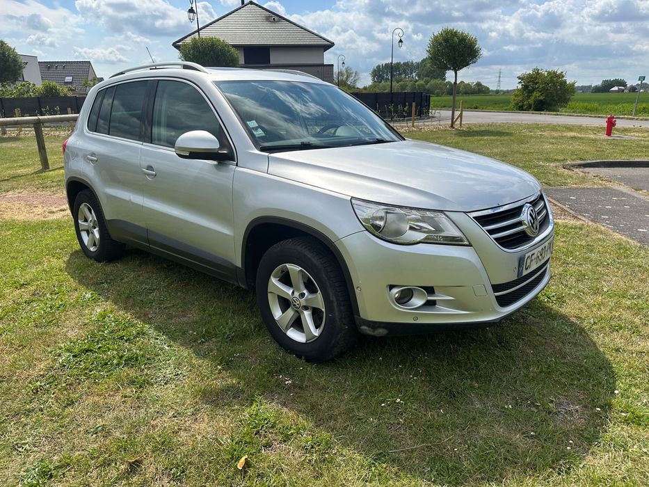 VOLKSWAGEN Tiguan