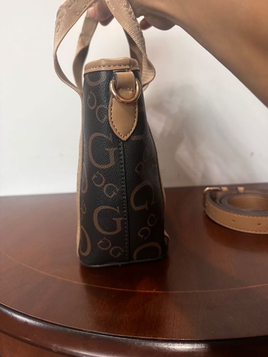 Guess small Tote bag естествена кожа