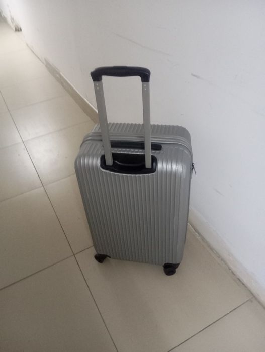 Продам дорожный чемодан