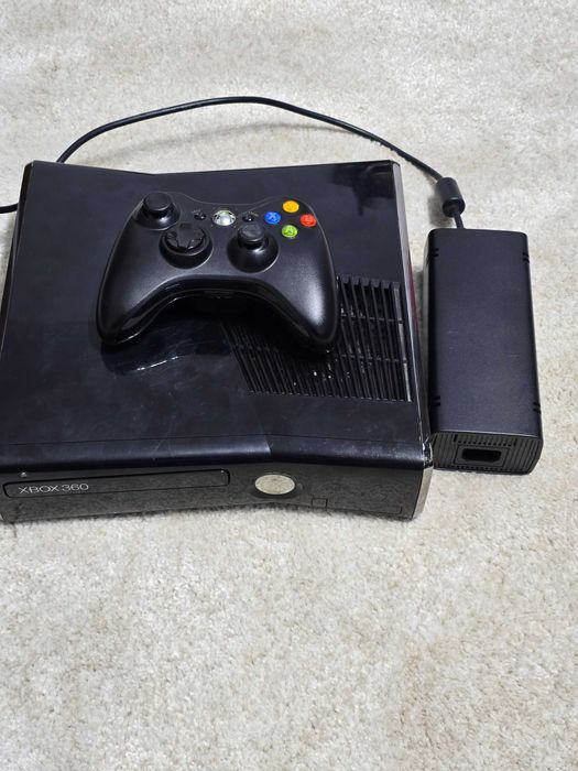 Vand Xbox360 cu 70 jocuri