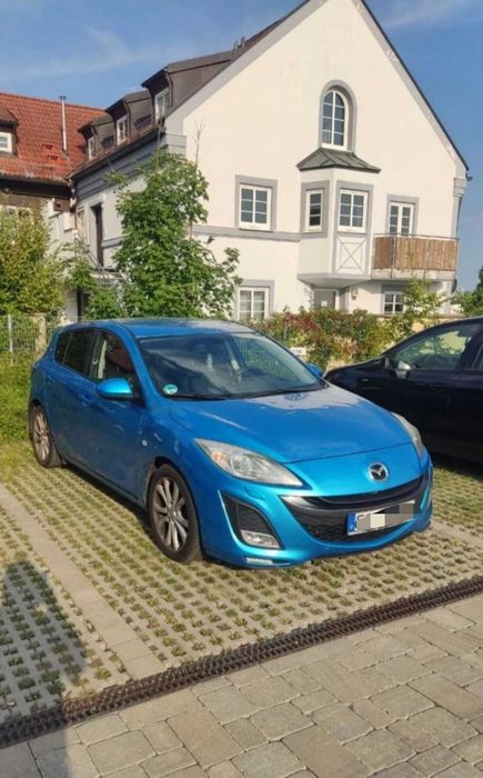 Лек автомобил Mazda 3