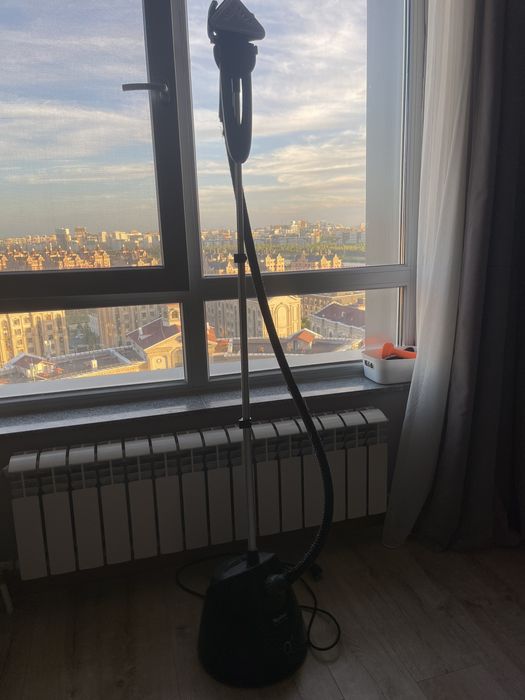 Отпариватель TEFAL в рабочем состоянии