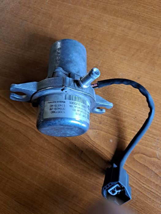 Pompă Vacuum Opel Meriva B 1.4T 13397380