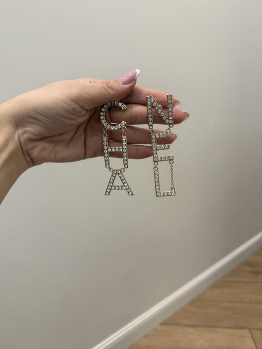 Серьги Шанель буковки с упаковкой