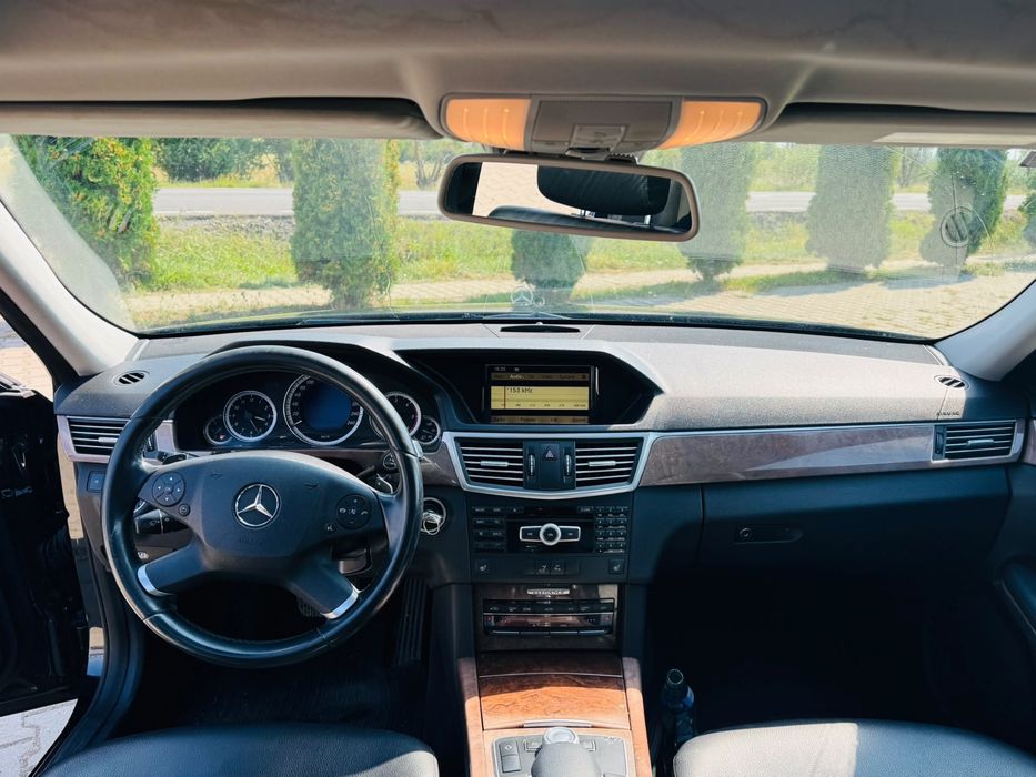 Vand sau schimb Mercedes E-Class 300