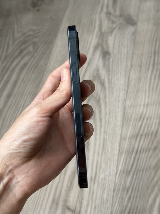 Продам айфон 12 про