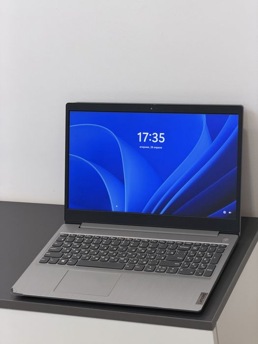 Продам ноутбук 2025 года Lenovov