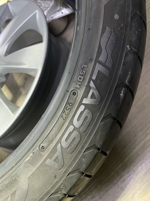 Продам шины 255/40 R20