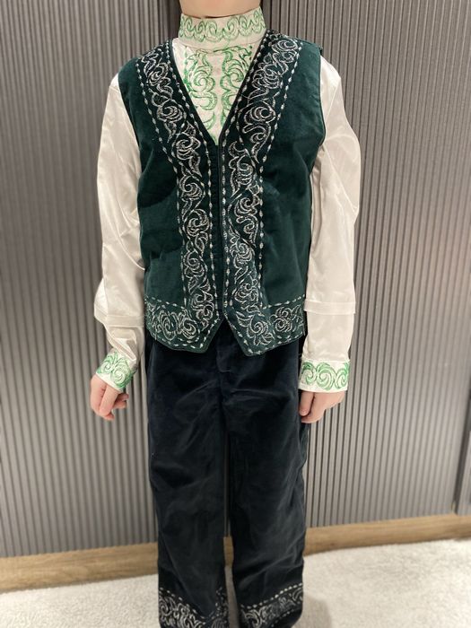 Ұлттық костюм сатылады (6–8 жас)