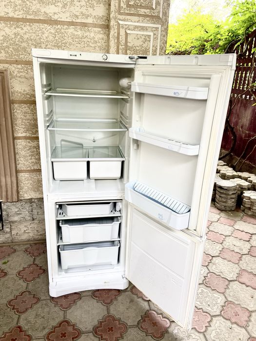 Продам холодильник рабочая Индезит